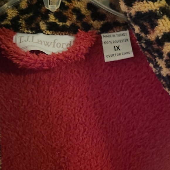 Red Fleece Robe - Picture 2 of 3